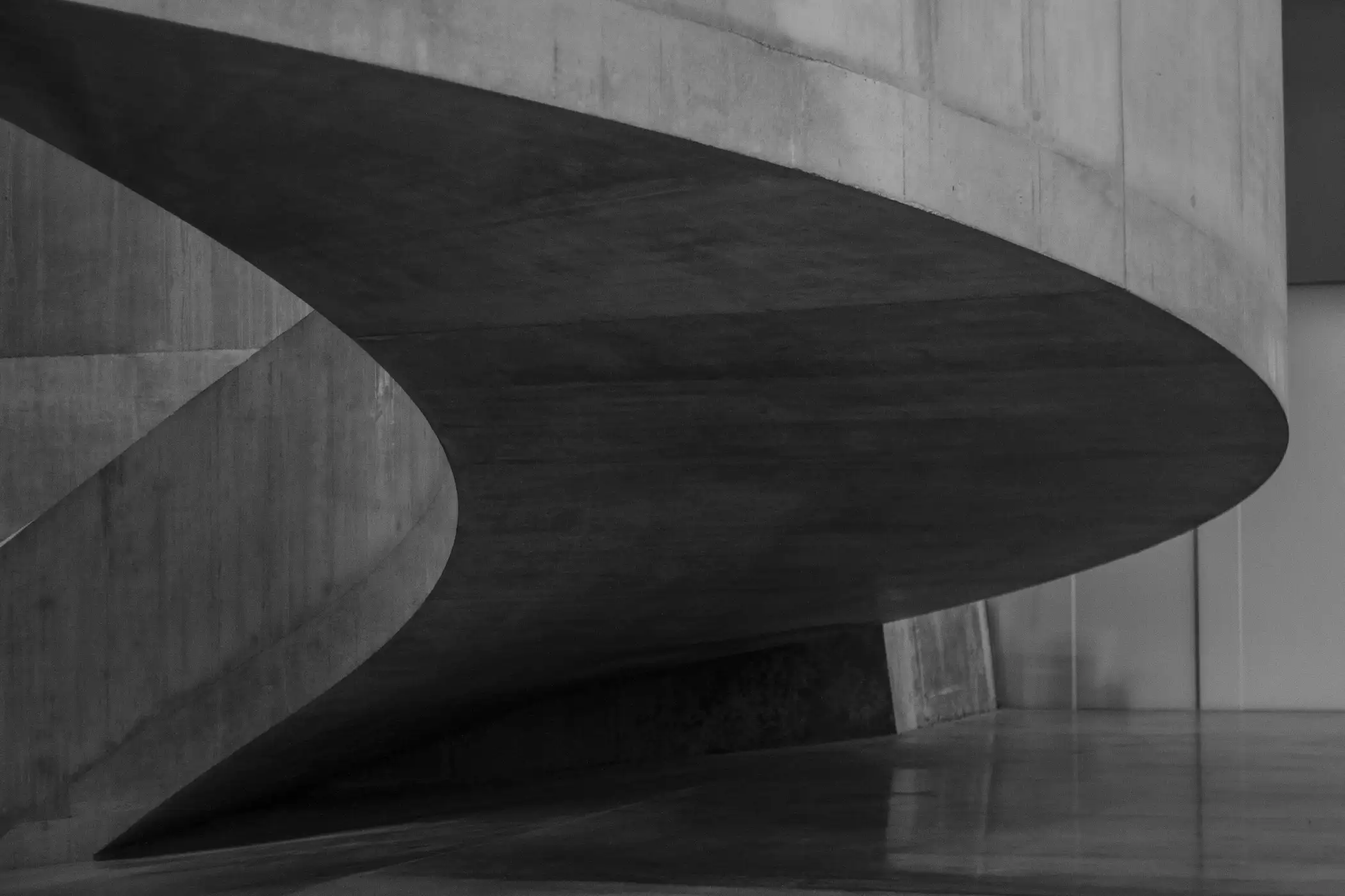 Detail of a curved concrete structure